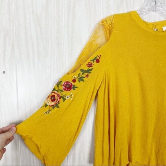 Umgee | Floral Embroidered Lace Blouse Size S - Picture 4 of 6